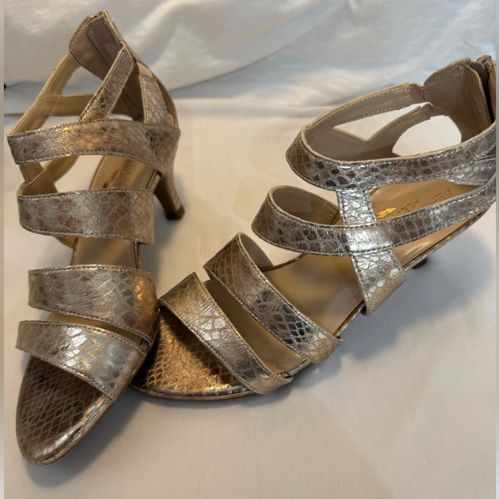Like New Distressed Metallic Gold Aerosols Comfort Rest Sandals US 7.5/EU 38 - Picture 4 of 10